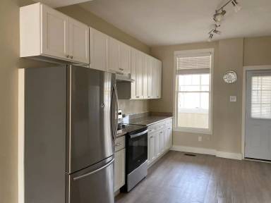 Main picture of 824 S Main St