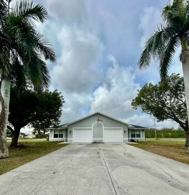 Main picture of 526 NE 24th Ave