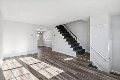 Main picture of 355 Mary St