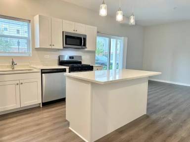 Main picture of 853 E Main St