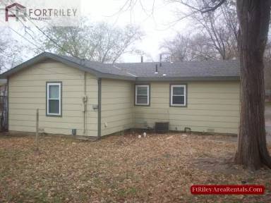 Main picture of 1220 W 19th St