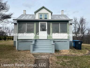 Main picture of 2942 Vinyard Ave NE