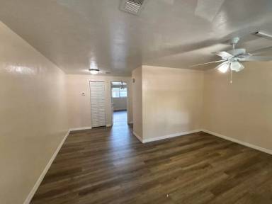 Main picture of 709 SW 70th Ter
