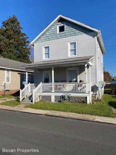 Main picture of 115 E Chestnut St