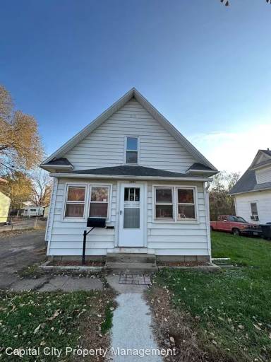 Main picture of 2335 E Walnut St