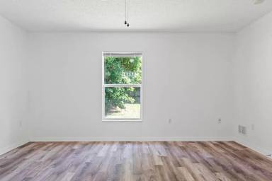 Main picture of 42 Smith Trl