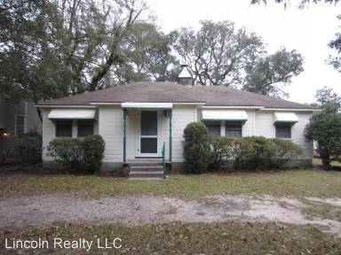 Main picture of 2109 N Oak St