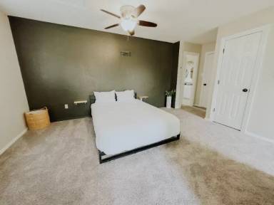 Main picture of 6104 NW Lincoln Ave