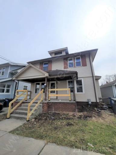 Main picture of 1351 Berdan Ave