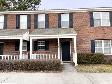 Main picture of 5025 Lampost Cir