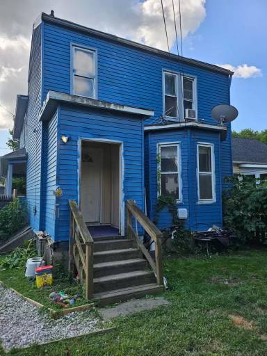 Main picture of 914 School St