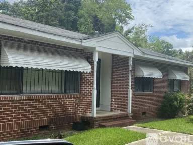 Main picture of 907 N Church St