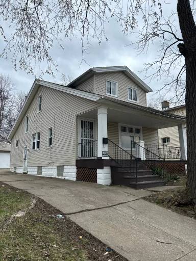 Main picture of 3925 E 120th St