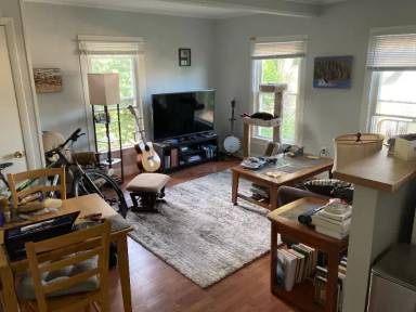 Main picture of 334 W 5th St