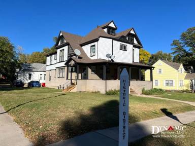 Main picture of 632 W 7th St