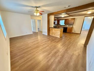 Main picture of 605 Waggoner St