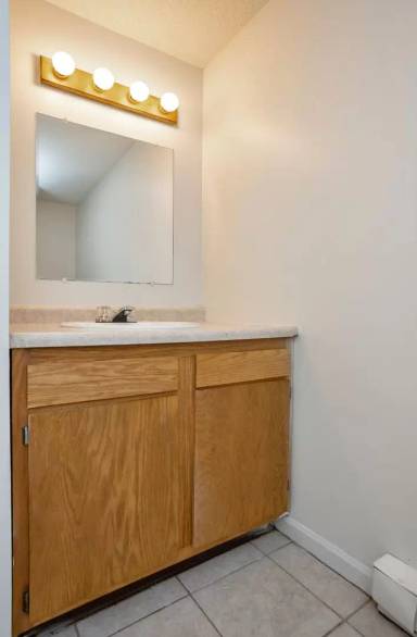 Main picture of 904 E 22nd St