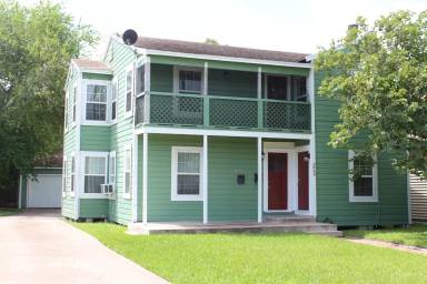 Main picture of 2849 Topeka St