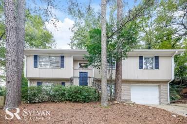 Main picture of 669 Pamela St