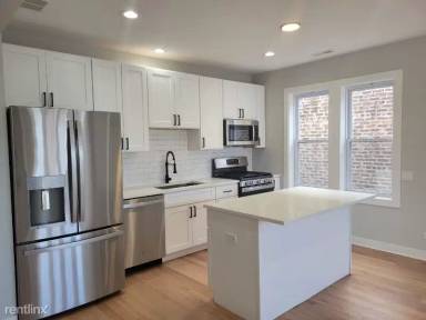 Main picture of 6647 S Saint Lawrence Ave