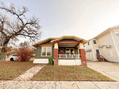 Main picture of 1006 N Oak Ave