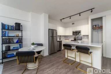 Main picture of 54 W Chestnut St