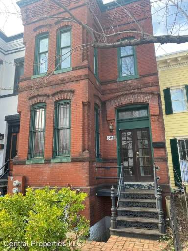 Main picture of 526 8th St NE