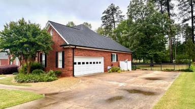 Main picture of 10 Norman Ln NW