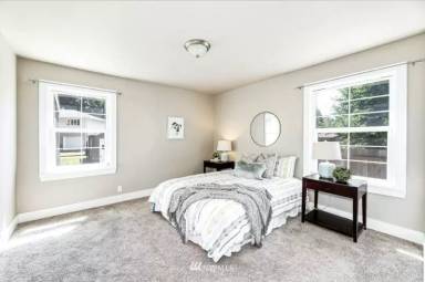 Main picture of 1025 S 112th St