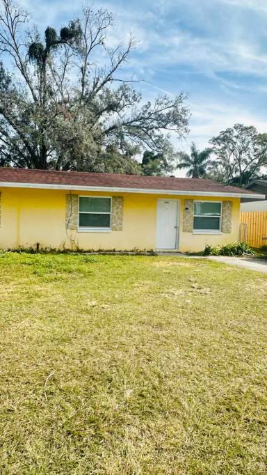 Main picture of 2439 S Mills Ave