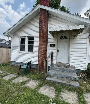 Main picture of 114 1/2 E 8th St