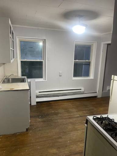 Main picture of 146 Clinton St