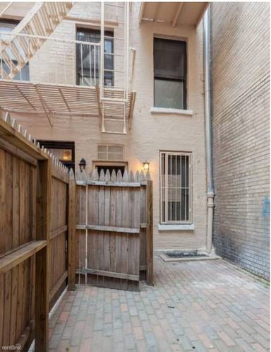 Main picture of 439 W 50th St