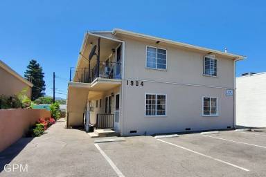 Main picture of 1904 W Glenoaks Blvd