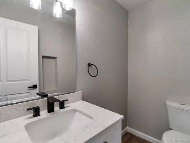 Main picture of 1655 Oakland St