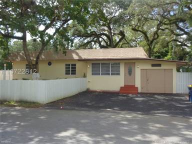 Main picture of 5451 SW 40th Ave