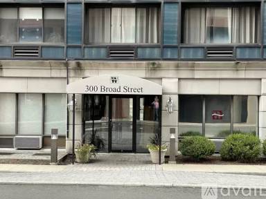 Main picture of 300 Broad St