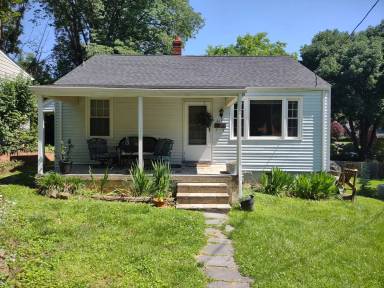 Main picture of 615 Park Ln E
