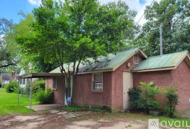 Main picture of 817 W 1st Ave