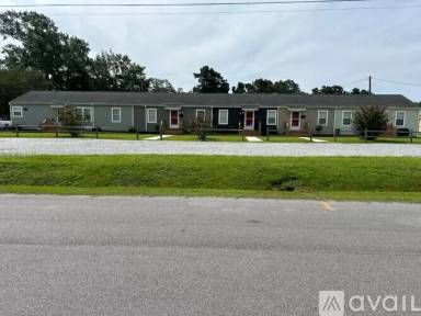 Main picture of 105 Oakwood Dr