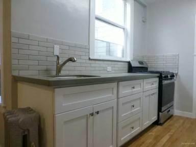 Main picture of 2 Taylor St