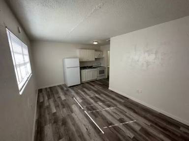 Main picture of 10118 N Lantana Ave