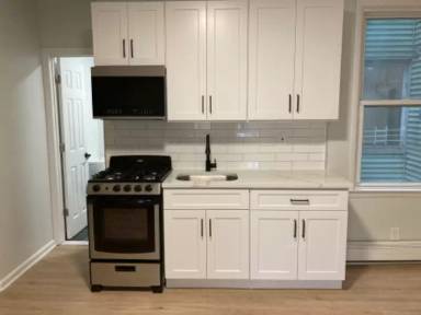 Main picture of 64 W 18th St