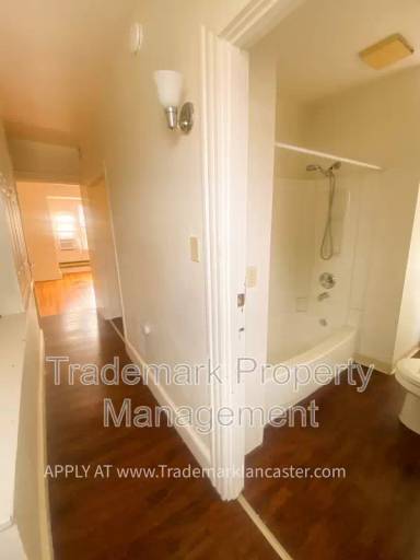 Main picture of 517 W James St