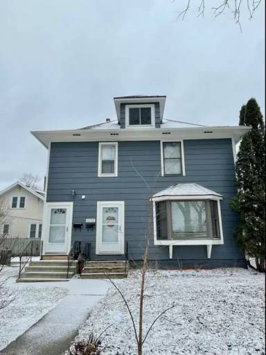 Main picture of 1214 Center St W
