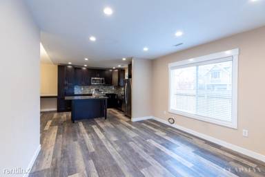 Main picture of 2705 N Hunt St