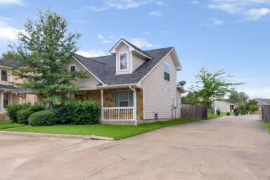 Main picture of 1720 Boardwalk Ct