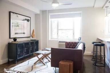 Main picture of 484 W 50th St