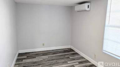 Main picture of 124 S Noble St