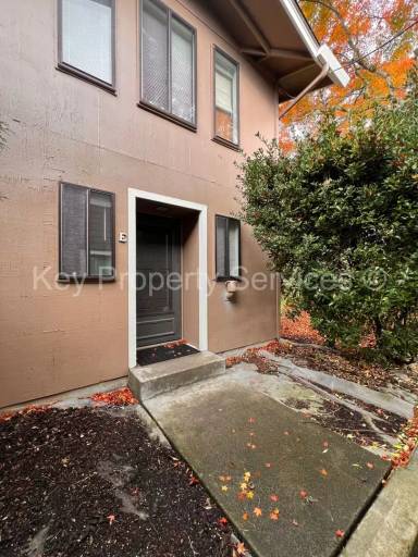 Main picture of 1806 E 6th St
